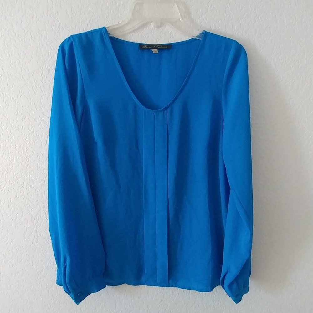 Scoop neck dress shirt